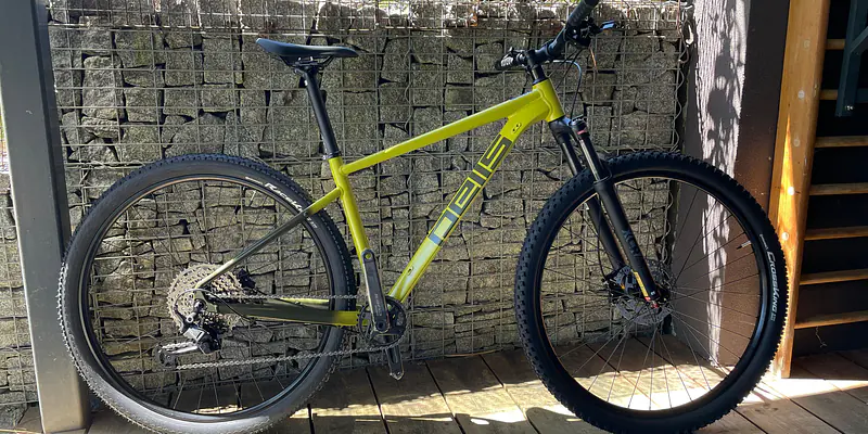 Nové kolo Pells přímo zde v cykloservisu. Česká společnost, Univerzální geometrie, vzduchová vidlice a osazení Shimano za skvělou cenu 20.990,-